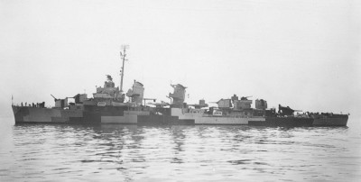 USS Metcalf (DD595) - Similar mount on the aft stack as is on the USS Van Valkenburgh.