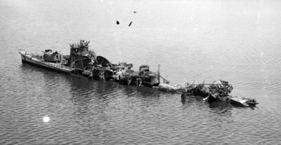Okinami sunk at Manila Bay small.jpg