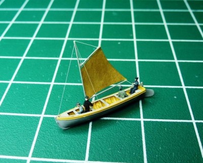 An extra decks boat (not installed in Tirpitz at this time) rebuilt into a sailboat, manned by personnel from l'Arsenal!
