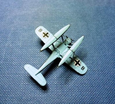 The Arado - from the underside. I used WEM color 72,73 and 65 for the plane