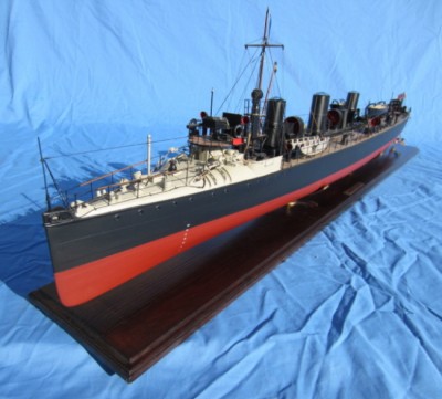 CHMS HMS Velox.JPG (189.56 KiB) Viewed 3997 times HMS Velox at 1/48th scale. No WT gear was fitted when she was launched, hence she just has a signal mast.