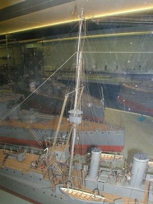HMS Gloucester 1910 05s.jpg
