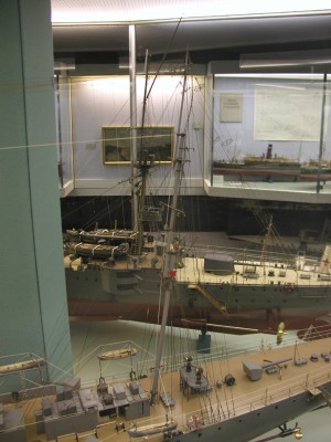 HMS Gloucester 1910 11s.jpg