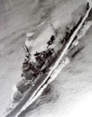 Fuyuzuki under attack Ten Ichi-Go April 1945.jpg