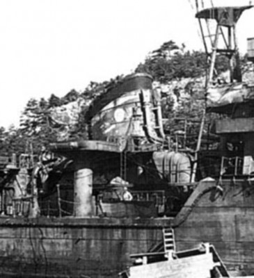 Suzutsuki funnel closeup, postwar.jpg