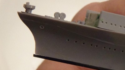 As you can see the waterline piece doesn't quite fit the hull. I've thought about correcting the bow, using that step as a starting point, but my scratchbuilding skills in this scale are almost nonexistent.