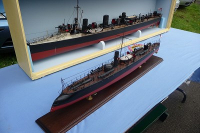 Bow, stern and both beams protected by internal foam blocks.