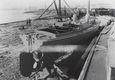 A contemporary picture of a captain's pinnace gives a good idea of the deck arrangements of these vessels.