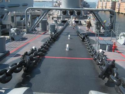 More pelicans, would expect 3 per chain in operation. Port swivel just visible beyond the last pelican hook. Lots of padeyes for alternate chain stopper locations.