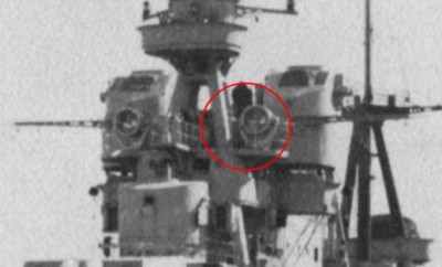 here is another pic, of the early stages: you can see how large and how close the light projector is to the forward rod of the quadripod, meaning there is little room for movement around it. Cheking the first pic, the Projector looks in the same place
