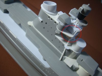 Now a pic of your last version of the structure. There is something weird because: 1 there is no room to move for the crew inside the box between the rod and the wall (being it almost in contact at floor level); 2 there is no more room for the large Light projector on the external platform.