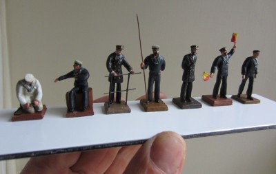 001 (3).JPG (164.83 KiB) Viewed 9381 times The finished and painted RN crew c1900. The officer (third from left) is holding a section of deck edge railings not a walking aid!