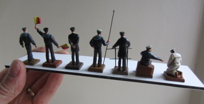 002.JPG (144.89 KiB) Viewed 9381 times The 7 finished and painted RN crew c1900,