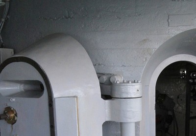 door hinge.jpg