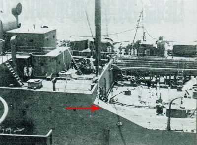 Kawasaki class tanker UNREP, 3-1942 - wave shield.jpg