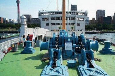 Hikawa maru anchor windlass 2.jpg