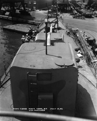 Notice how the gunhouse is asymmetrical - larger on the left side.