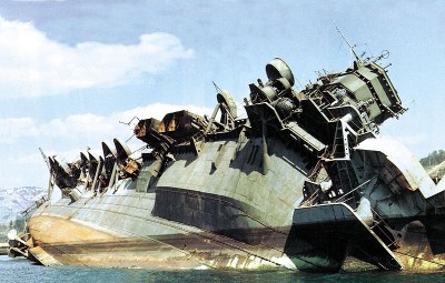 800px-IJN_carrier_Amagi_capsized_off_Kure_in_1946 colorized.jpg