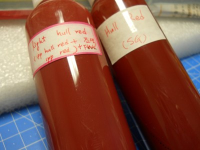 To make oil canning effect on below water-line, I prepared a mixed color as the left of below picture as �light hull red�. The right hull red is the color which was overlaid whole area of below water-line before work for vertical and horizontal lines.