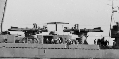 DD411 20-21May43 crop of portside.jpg