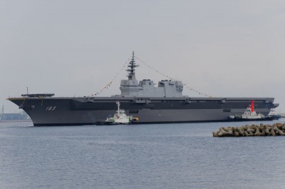 JS_Izumo_(DDH-183)_just_after_her_launch sm.jpg