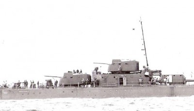 Type B1 turret, #2 & 3 mounts on Oboro,  aft,  1936.jpg