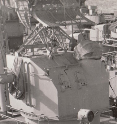 DD596LateWWIIMod-Mk37director.jpg