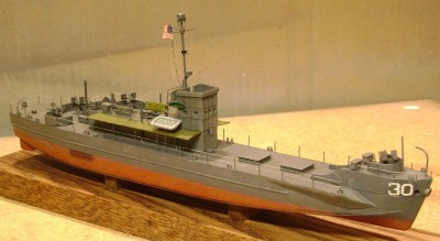 2015_10 Oct 01 005.jpg (197.9 KiB) Viewed 993 times Since I was done with the lifelines, I re-installed the 20mm guns!