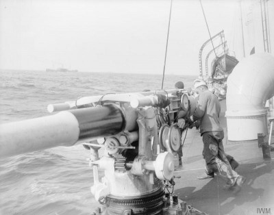 Destroyer gun and escorted vessel