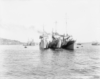 destroyers, displaying dazzle camouflage, at Queenstown, County Cork, Ireland.jpg