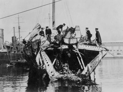 AFD-150526-017.jpg (153.32 KiB) Viewed 4032 times Cassin stern torpedo damage