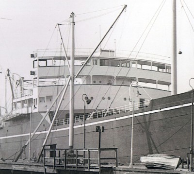 Kyokuto Maru sister Toa Maru - bridge crop.jpg