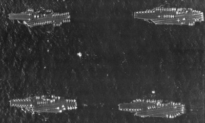 4 classes of US aircraft carriers in one pic USS Midway, T. Roosevelt, Ranger & America.jpg