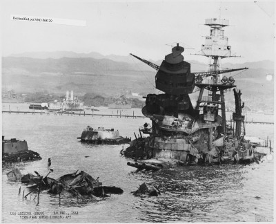 USS_Arizona_(BB39)_10_Dec_1941,_View_from_ahead_looking_aft_-_NARA_-_296923.jpg