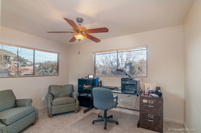 newmodelingroom.jpg