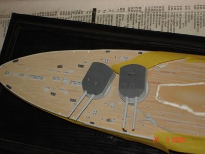 the 'white areas' on the deck are made deliberately to avoid putting glue on paint - it is made for superstructure