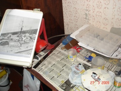 I use Tamiya rotating round tables for working with each piece of superstructure. Very handy I would say as they allow to rotate you bridges while you add PE, paint, etc. This photo is also a QUIZZ - guess whose MODEL photo I have in Copy Holder and use as a reference ?