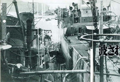 Ushio and Kawasaki class tanker at Truk, Kyokuto Maru, Umikaze in back, May or June 1943 1, Maru magazine, Dec 1983.JPG