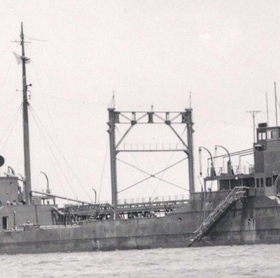 Kokuyo Maru midship refueling kingpost.jpg